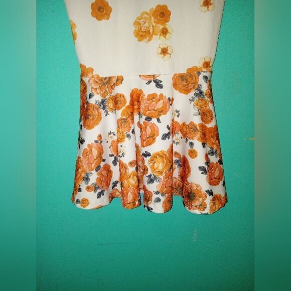 CBR Mermaid Style Fitted Floral Dress With Neck Bow And Peek A Boo - Picture 7 of 14